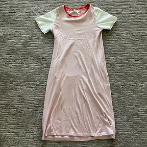 This dress has pockets that makes it the cutest comfiest summer dress!